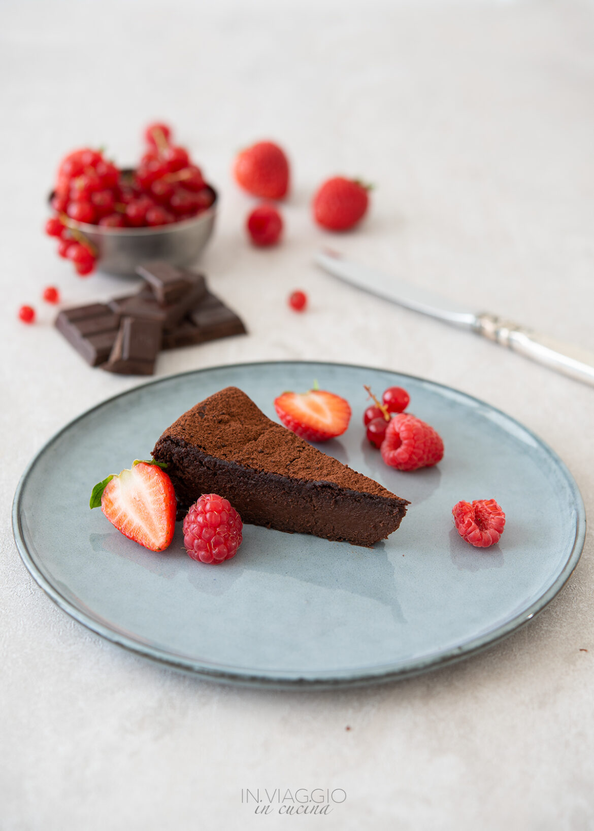 fetta di torta al cioccolato fondente senza farina