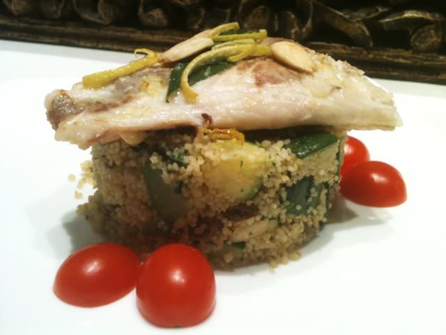Filetto di branzino allo zenzero con tabulè di zucchine e mandorle