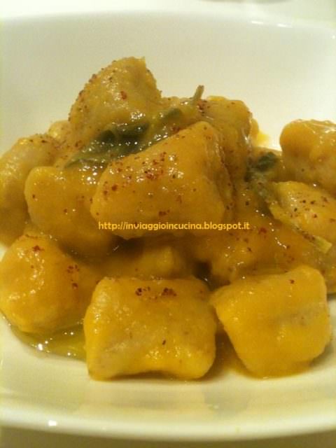 Gnocchi di ceci con zucca e salvia