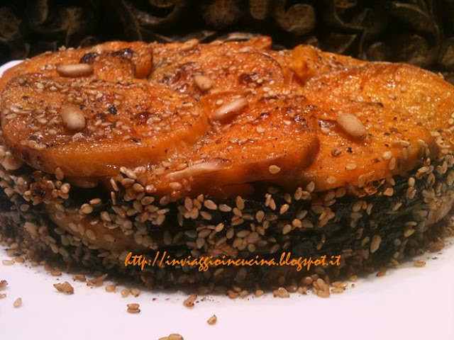 Tortino di patata dolce, spinaci e sesamo Tortino di patata dolce, spinaci e sesamo