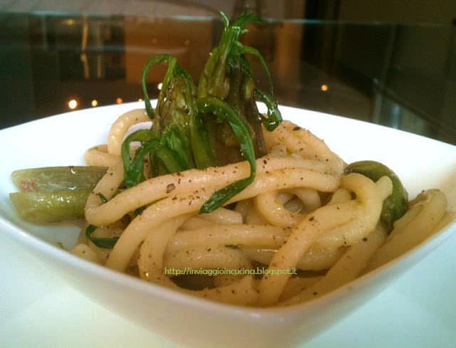 pici con puntarelle e acciughe pici con puntarelle e acciughe