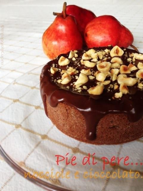 Torta di pere, cioccolato e nocciole
