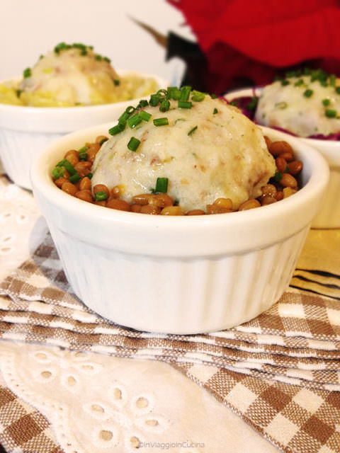 knödel con briciole di cotechino
