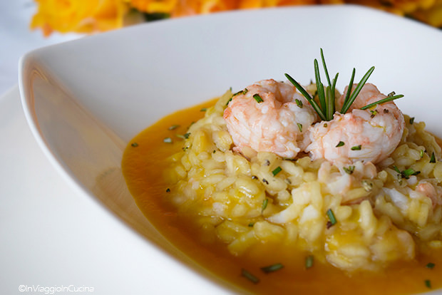 Risotto alla zucca e scampi con rosmarino