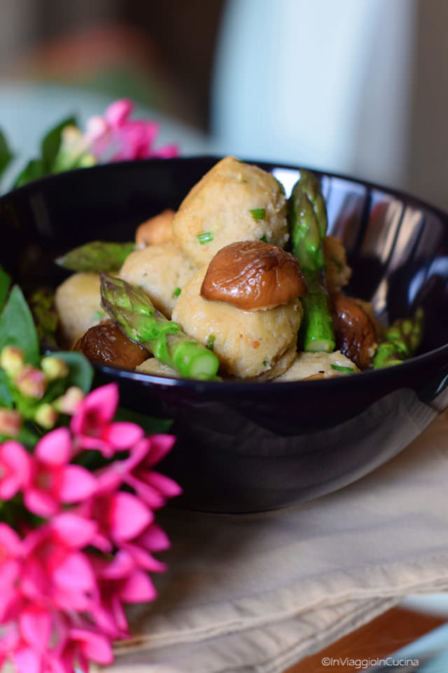 Polpette di seitan con asparagi e funghi Polpette di seitan con asparagi e funghi