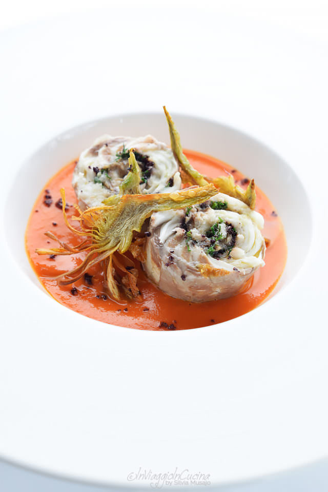 Rollè di branzino con polvere di olive e chips di carciofo Rollè di branzino con polvere di olive e chips di carciofo