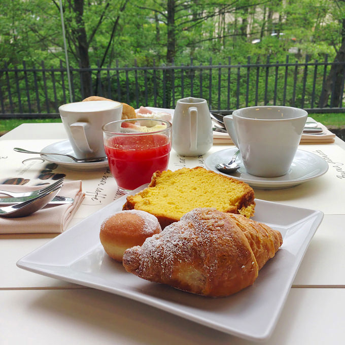 Tavolo con colazione al Roseo Euroterme