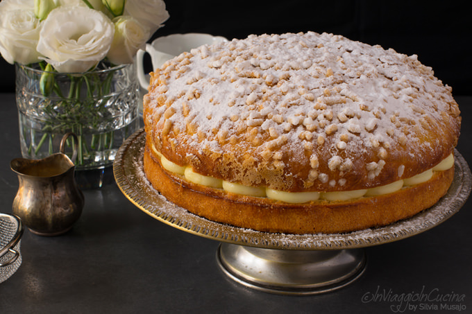 Tarte Tropeziénne with white flowers