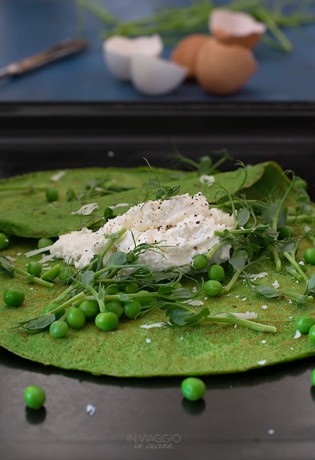 green crêpes with peas and ricotta cheese