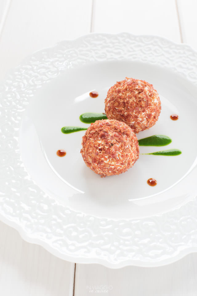 Savory truffles with Prosciutto di San Daniele crumbs Savory truffles with Prosciutto di San Daniele crumbs
