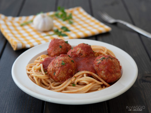 spaghetti with non-fried meatballs in tomato sauce spaghetti with non-fried meatballs in tomato sauce