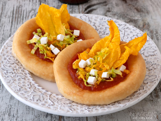 Fried mini pizzas with courgette flowers and salted ricotta Fried mini pizzas with courgette flowers and salted ricotta