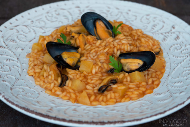 Red risotto with mussels and potatoes Red risotto with mussels and potatoes