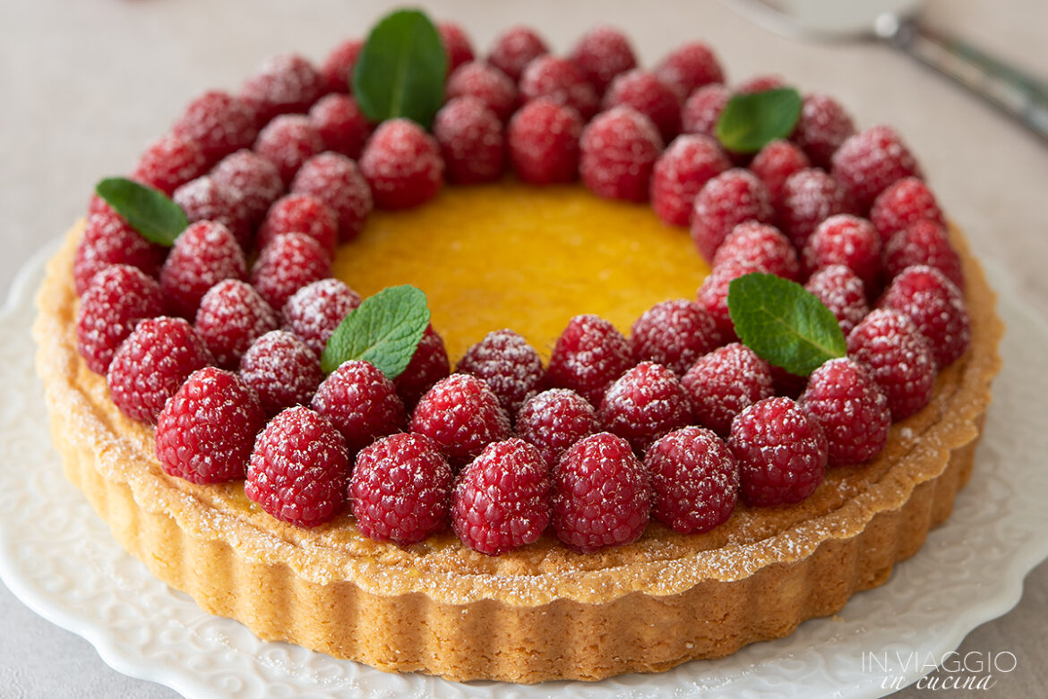 crostata frangipane all'arancia e lamponi