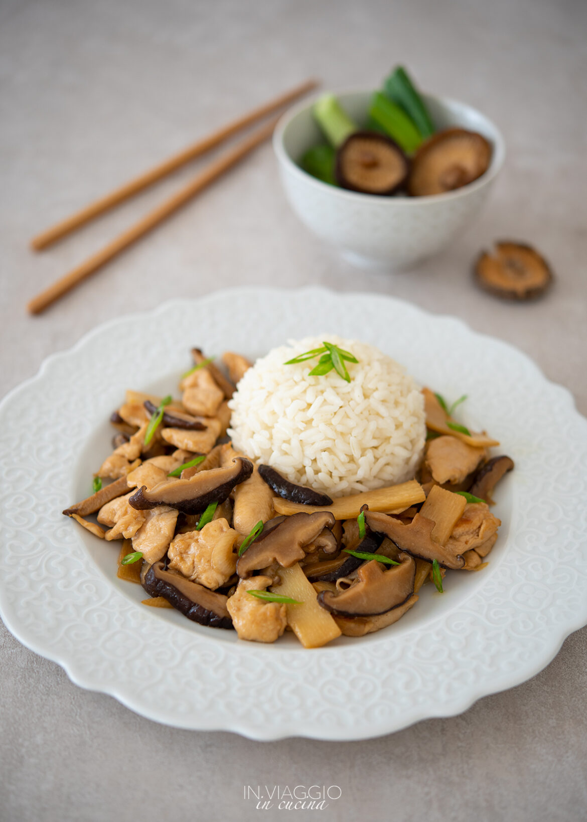 pollo con funghi shiitake e bambu