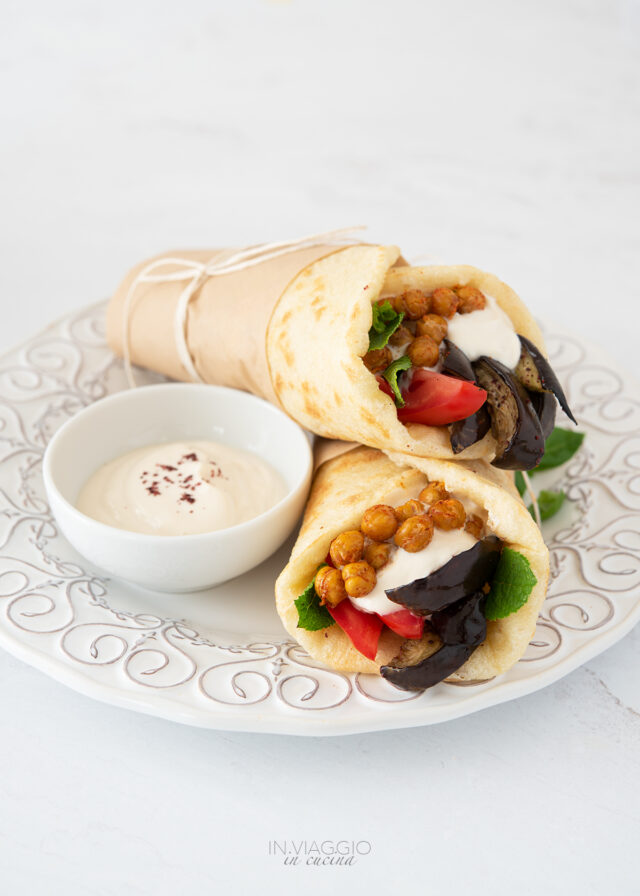 veggie pita con melanzane e ceci arrosto veggie pita con melanzane e ceci arrosto