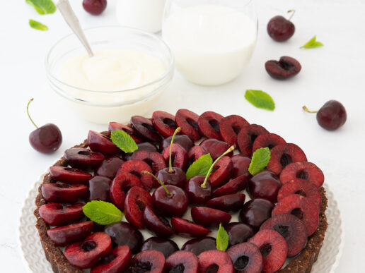 crostata senza cottura con crema di latte e ciliegie crostata senza cottura con crema di latte e ciliegie